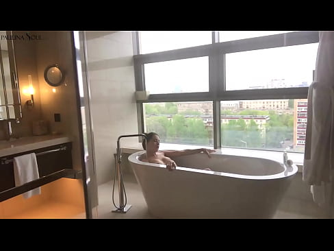 ❤️ En fantastisk babe som lidenskapelig rykker av seg fitta på badet ☑ Bare porno på porno no.ru-pp.ru